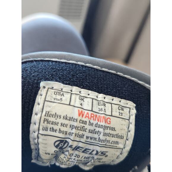 Heelys Wheeled Skate Shoes Kids Size 5 Youth Grey Blue White Boys Girls Sneakers - Picture 7 of 7